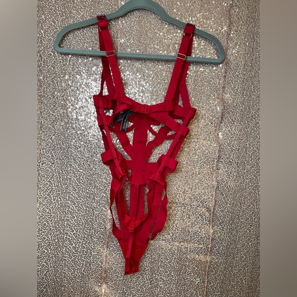Lingerie - Picture 3 of 3